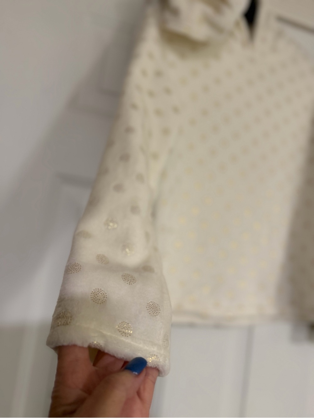 BCBG Girls~Soft~Fuzzy~Off-White~Metallic Gold Polka Dot~Pullover~Hoodie~Size L - Picture 7 of 13